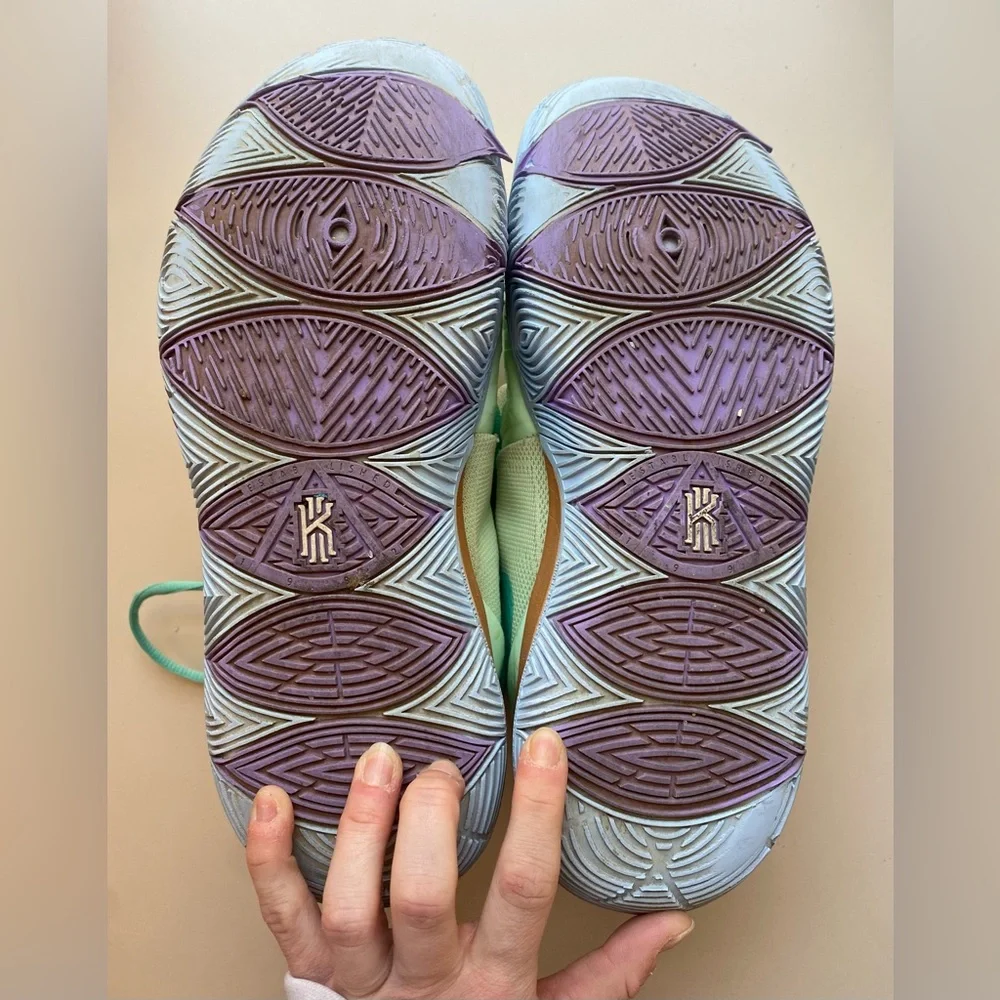 Nike | Size 10 Kyrie SpongeBob‎ Squidward Basketball Sneakers